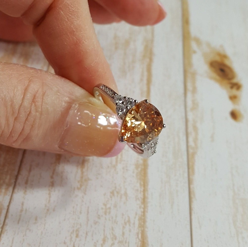 Champagne Cubic Zirconia - Picture 4 of 8